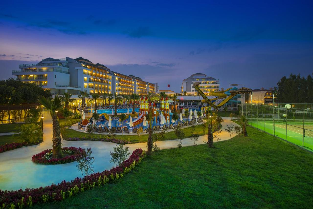  Port Nature Luxury Resort Hotel & Spa    .