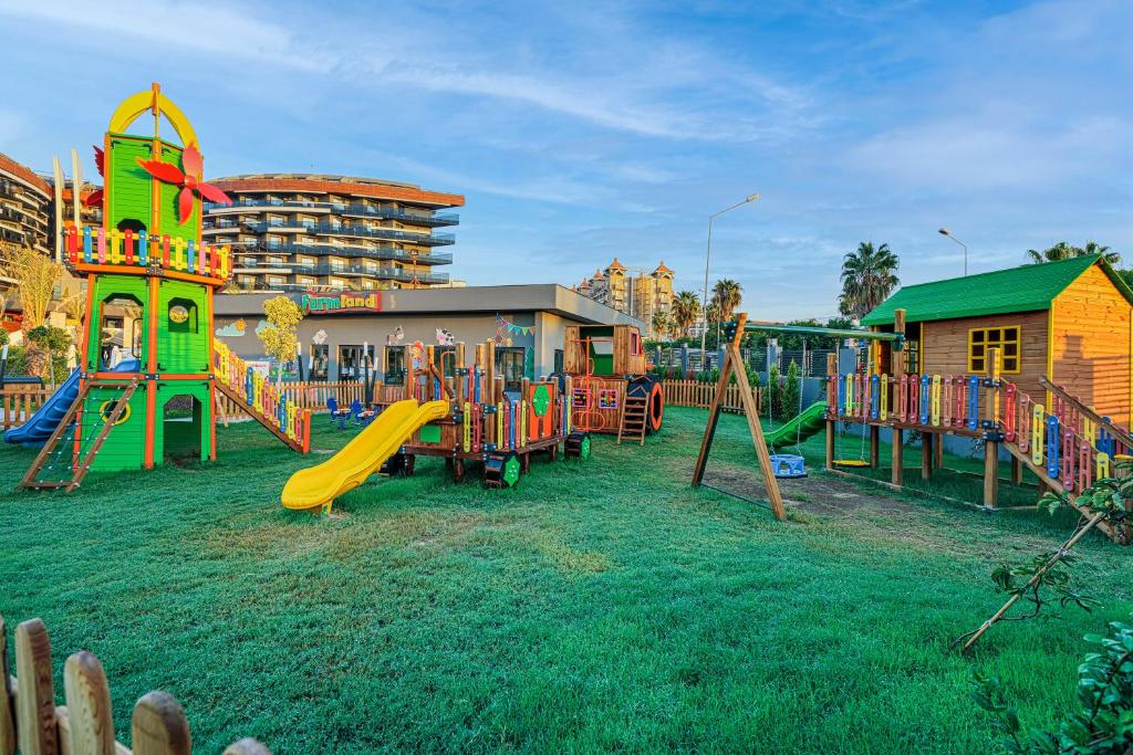  Kirman Calyptus Resort & Spa    .
